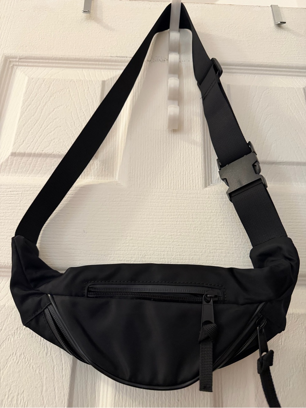 NWOT Urban Outfitters Black Crossbody Sling Bag - Minimal Everyday Carry